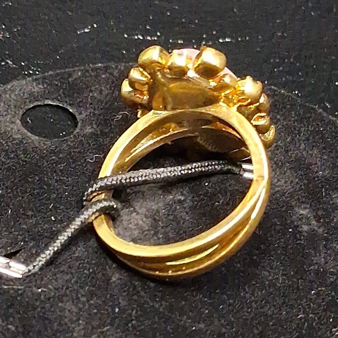 MIMCO Majesty Ring Pink Quartz Whit Crystal Gold Tone. NWT 15.271