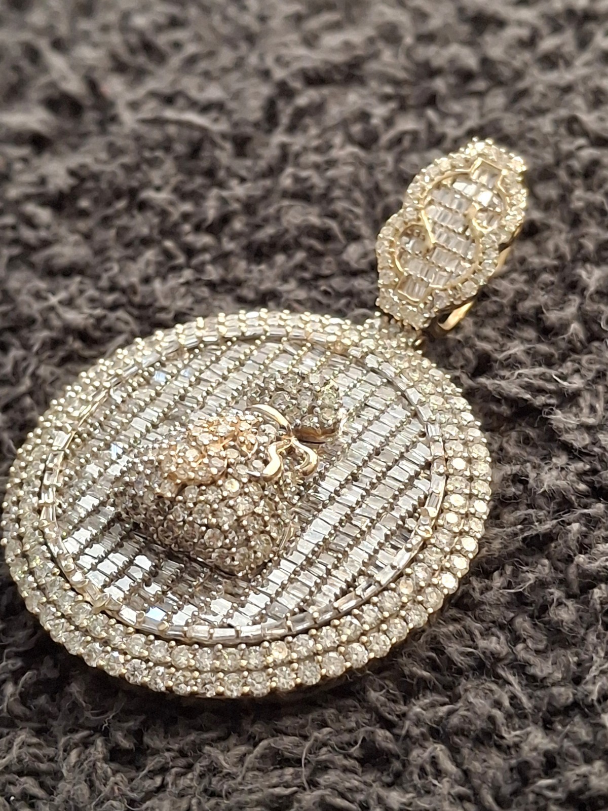 10k Gold Mens Baguette Diamond Money Bag Circle Pendant 5 Cttw