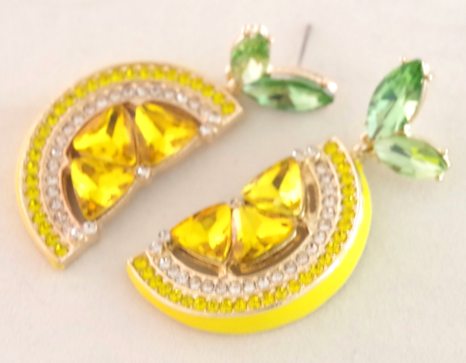 2.25″ BETSEY JOHNSON LEMON SLICE FRUIT CRYSTAL RHINESTONE DROP DANGLE EARRINGS