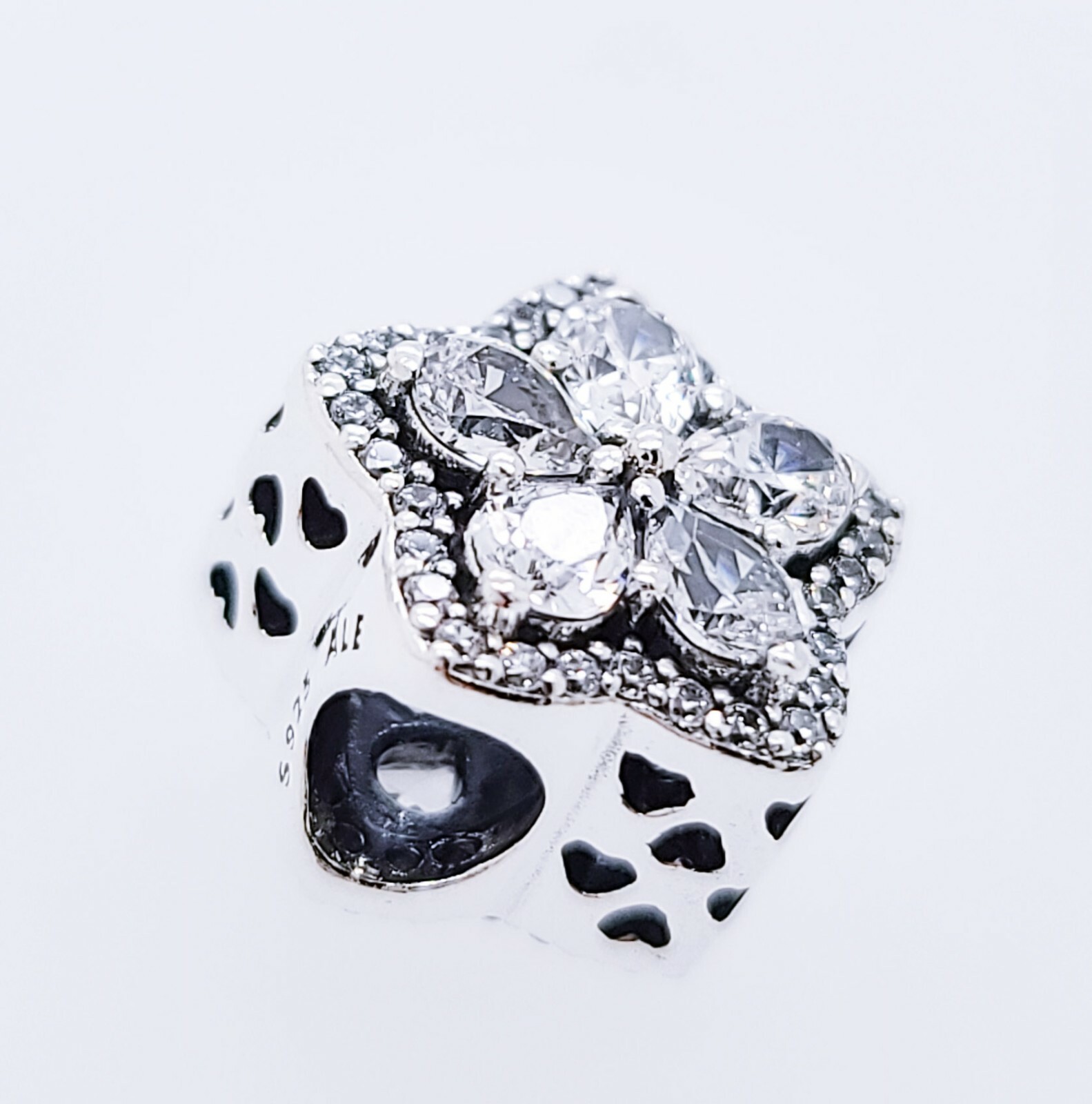 New 100% Authentic PANDORA 925 Sparkling Snowflake Pave Charm Pendant 799224C01