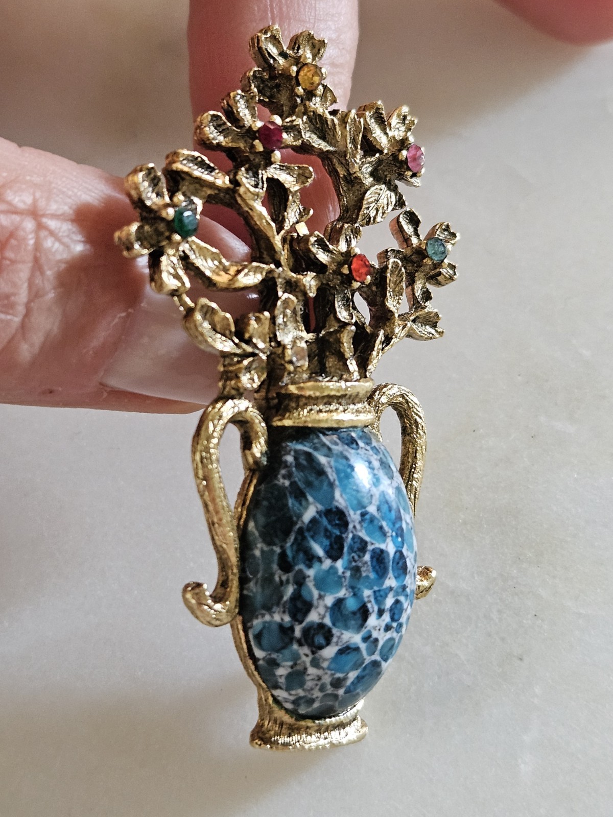 Vintage Gold-Tone Metal Vase Of Flowers Brooch Pin Blue Multicolor Rhinestones