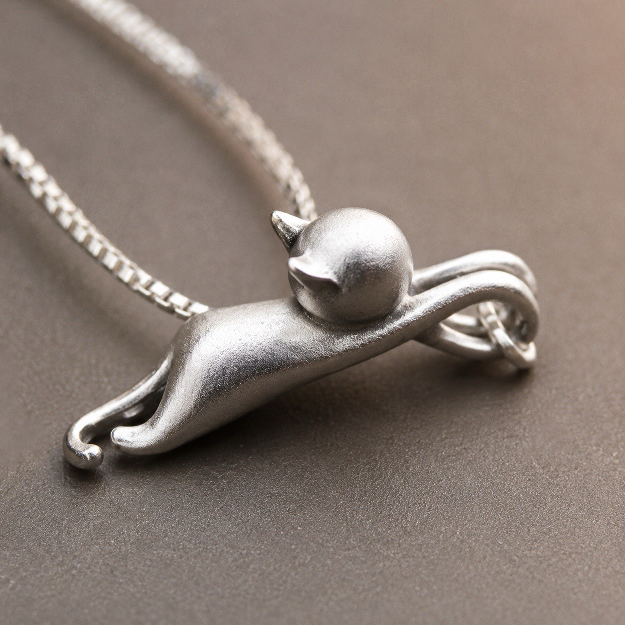 Silver Tone Stretching Cat Pendant Necklace 18” Kitty Charm Chain Pet Lover Gift