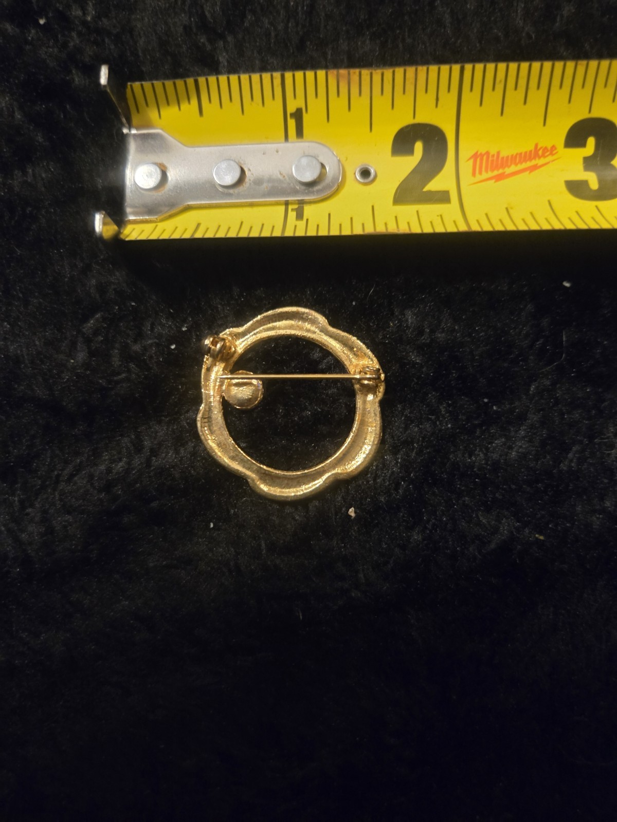 Gold Tone Round Scalloped Circle Brooch Pin Brown Round Stone Metal 1 in Vintage