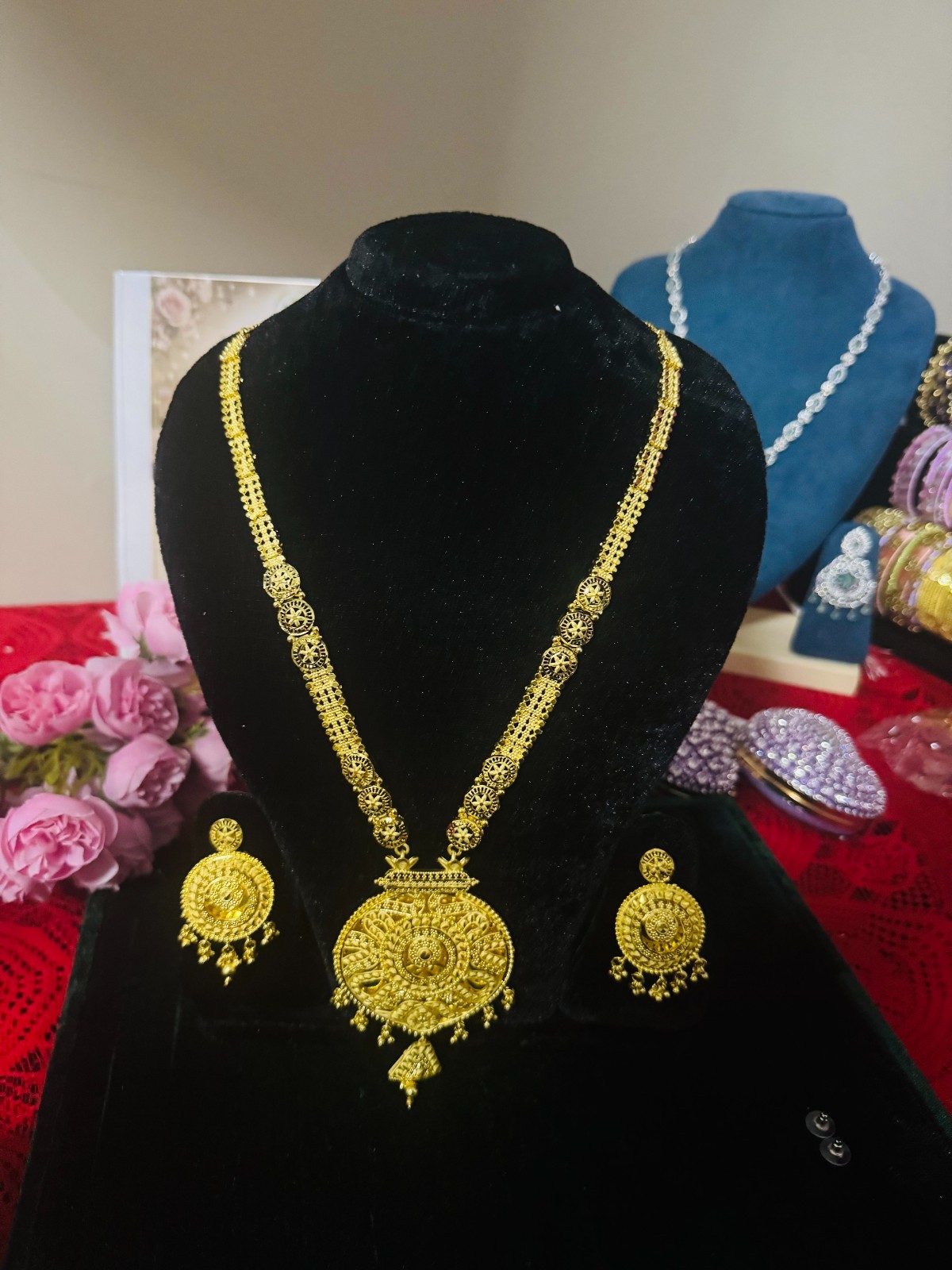 22K Dubai Gold Plated Traditional Pendant Necklace Set with Matching Earrings