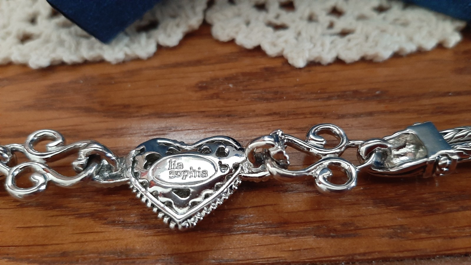 NWT – Awesome 7″-9″ Lia Sophia Love Dust Pave Crystal Heart Silver Tone BRACELET