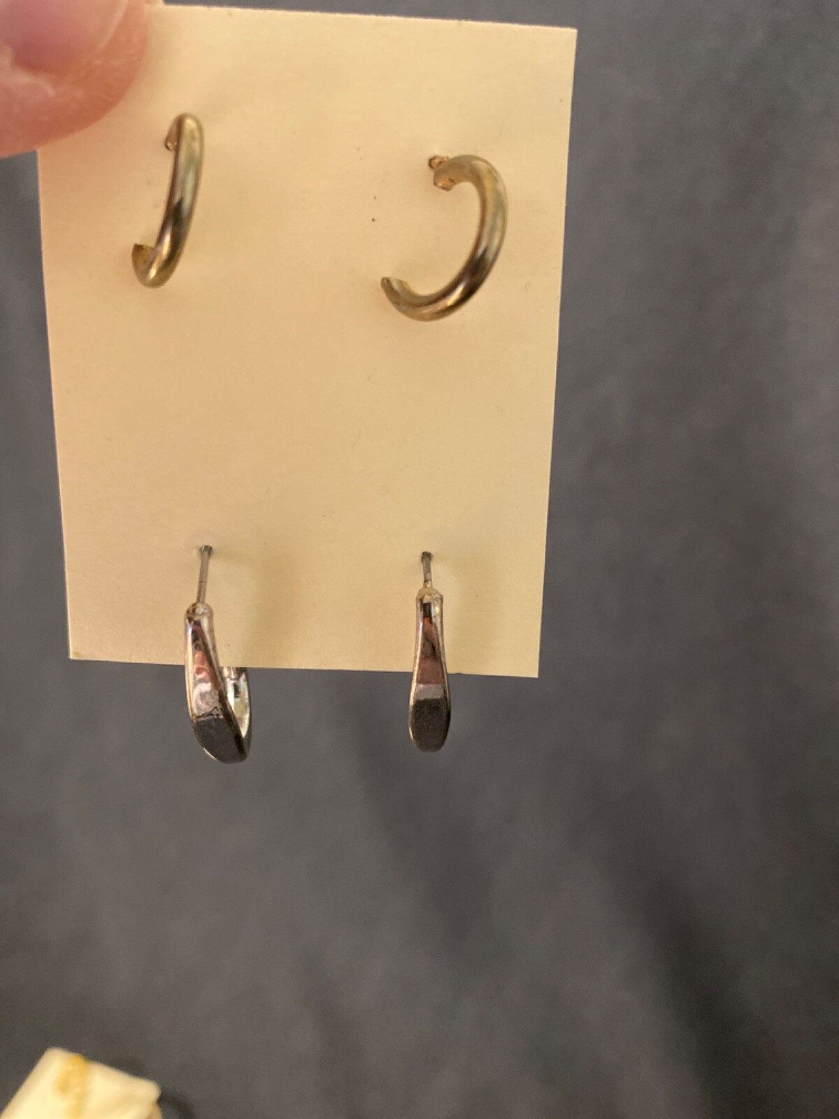 Lot Of 13 Sets Hoop Pierced Earrings Silver/Gold Tone Green Enamel C-Hoop ++