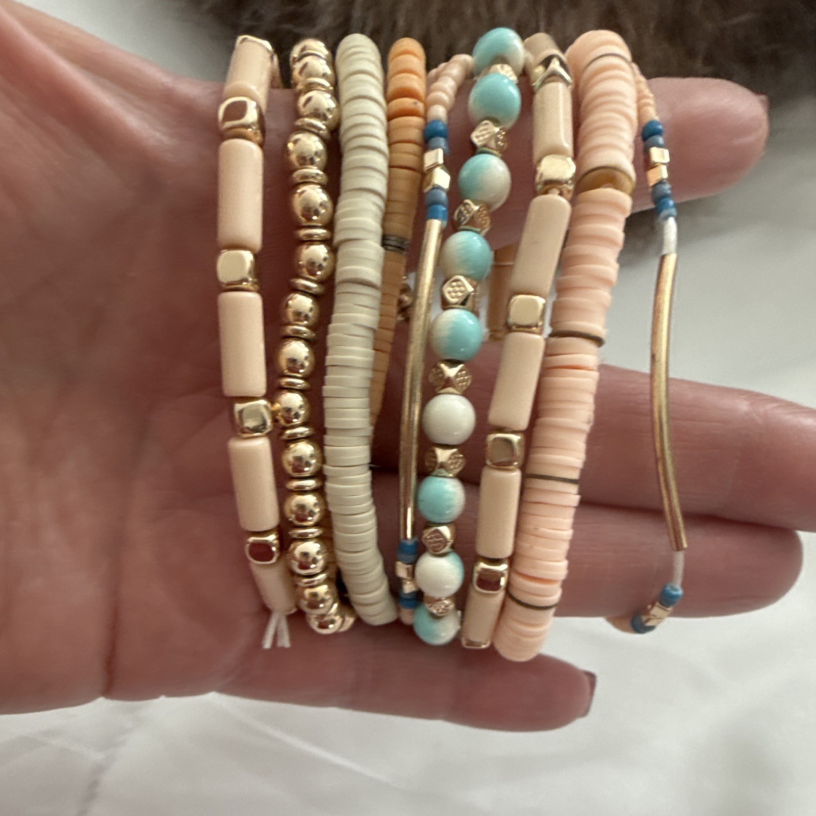 Stackable Beaded & Gold Tone Bangle Bracelet Set Pink Blue White Tan