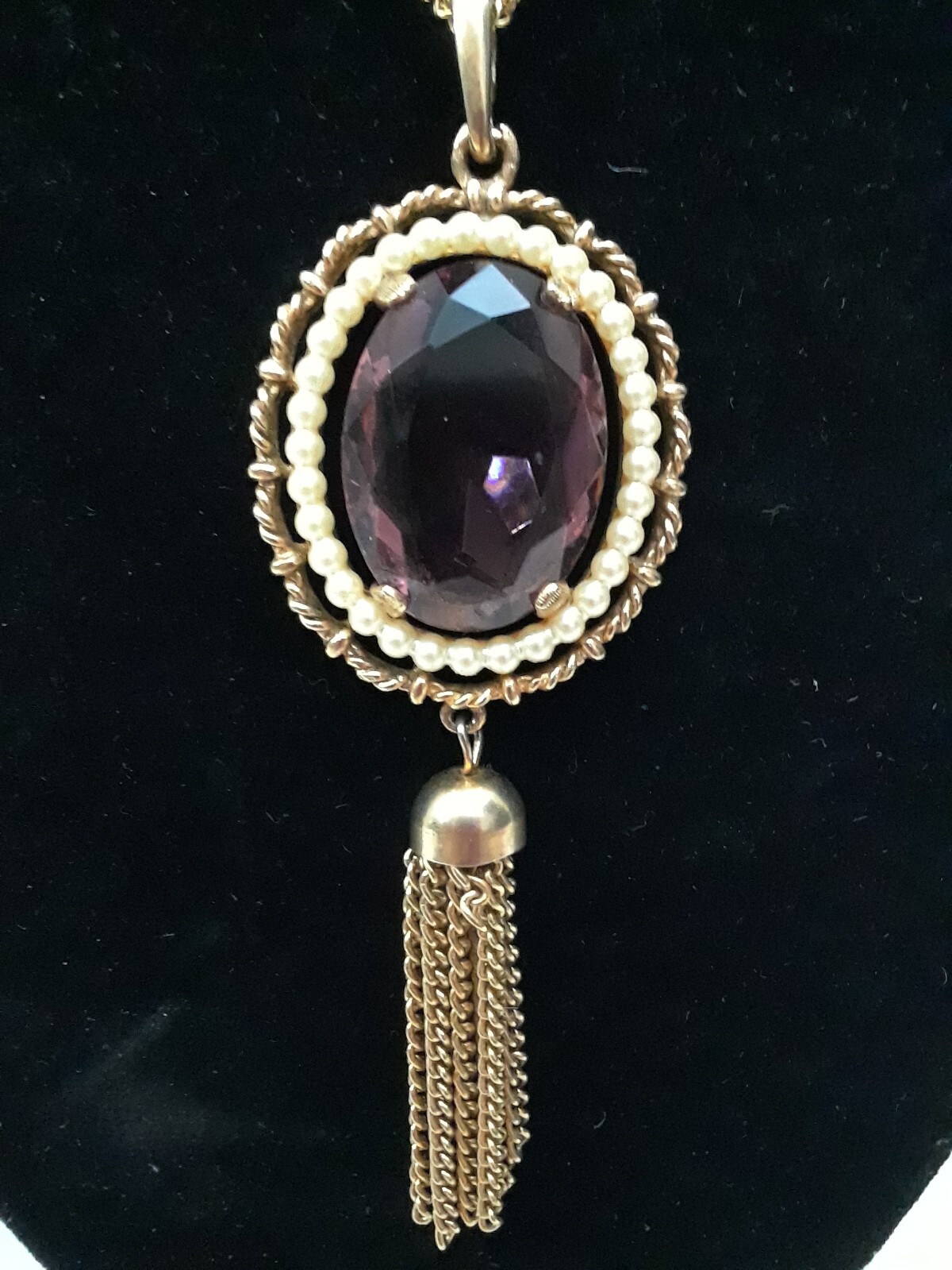 Vintage Purple Cut Oval Stone Surrounded Faux Pearls Gold Tone Tassel 24″ Chain