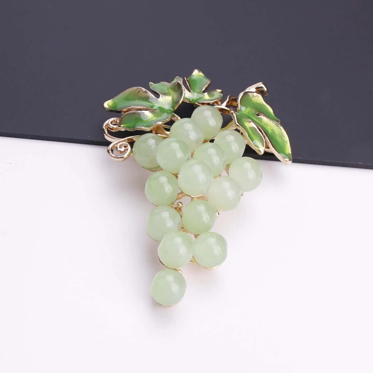 Luxury Glass Grape Brooch Pin Fruit Collar Badge Chic Plant Corsage for Women
