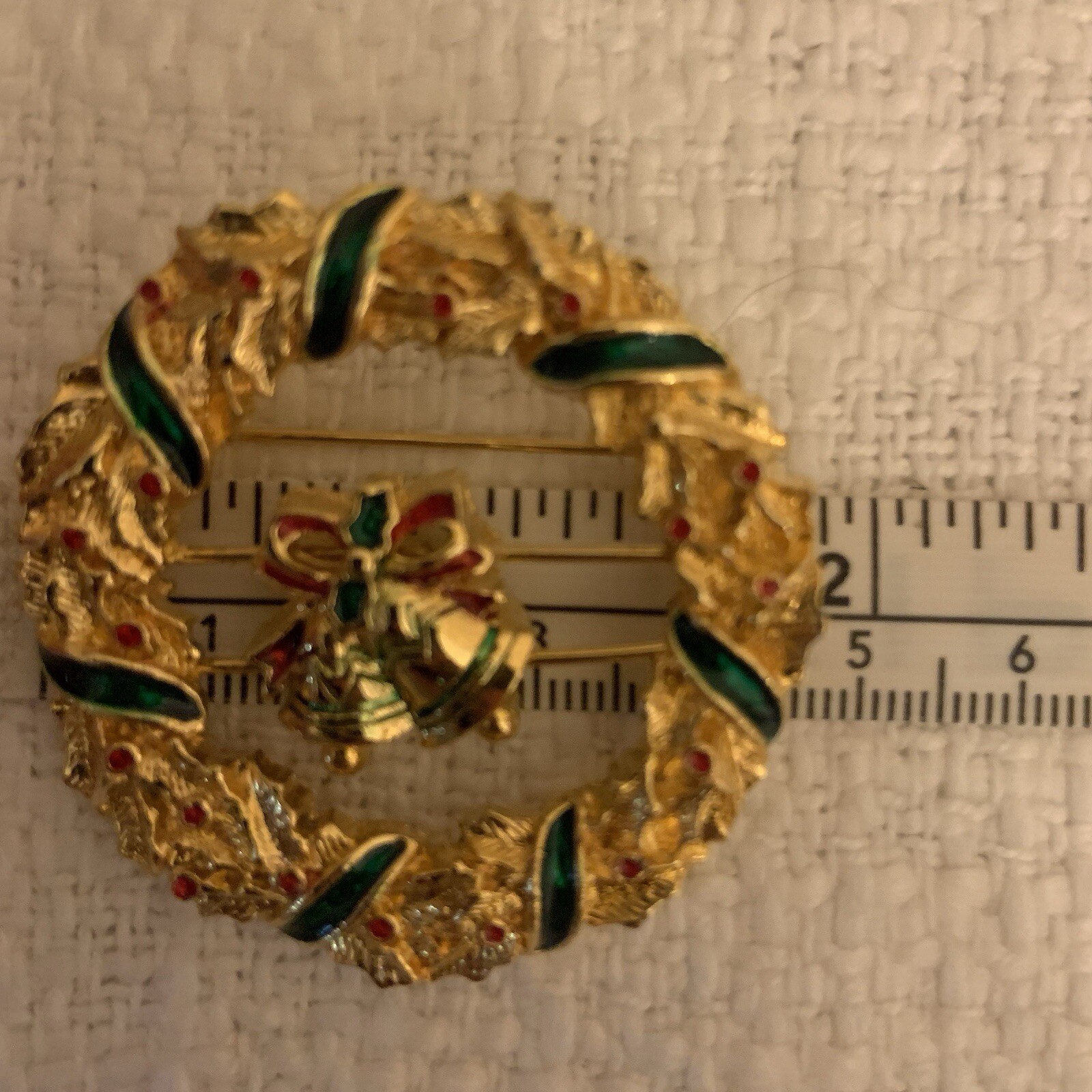 Christmas Wreath Gold Tone Pin Brooch 1995 BG Signed Vintage Enamel Bell Slider