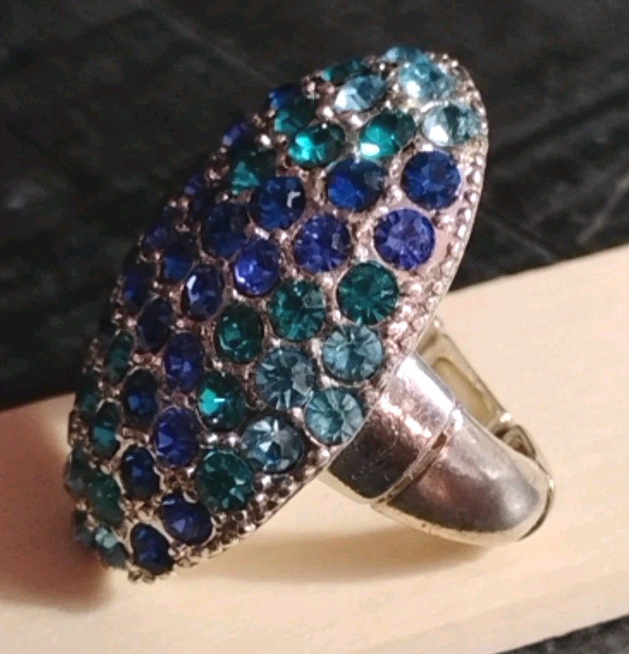 Sparkling SEA TONES! Sz 7 Stretch Large Blue Green/Blue Rhinestone Cocktail Ring
