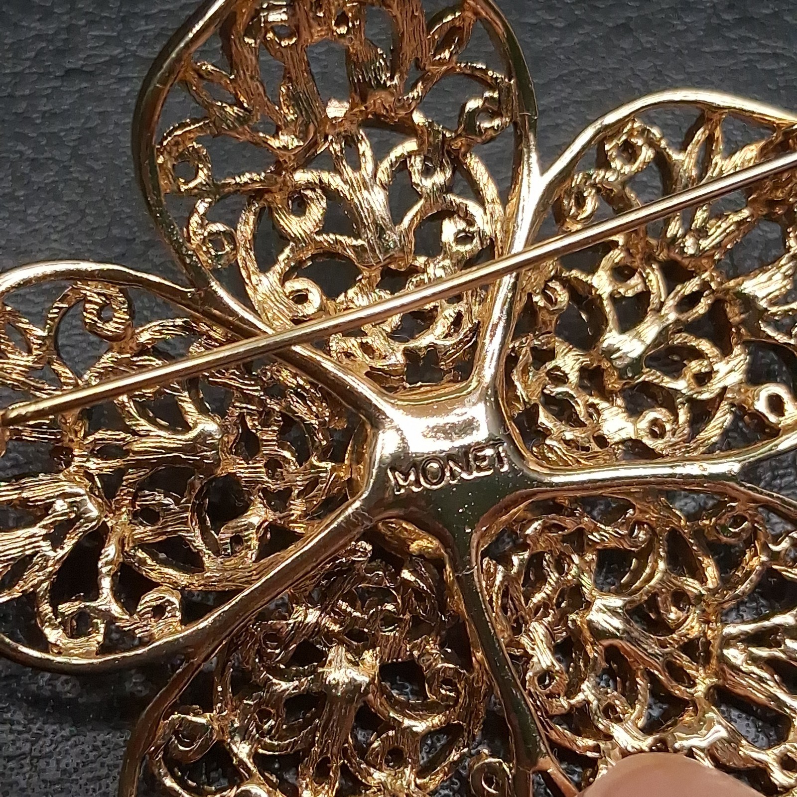 Signed MONET Gold Tone Filigree Flower Beooch Whit Brown Glass Center. 17.939