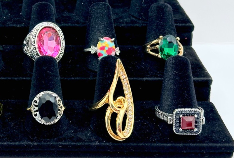 Lot 12 Fashion Rings Contemporary Sizes 9-9.5 R-103