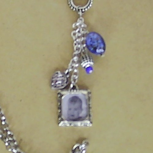 Unbranded Charm Necklace with .75″ Photo Frame 30″ chain