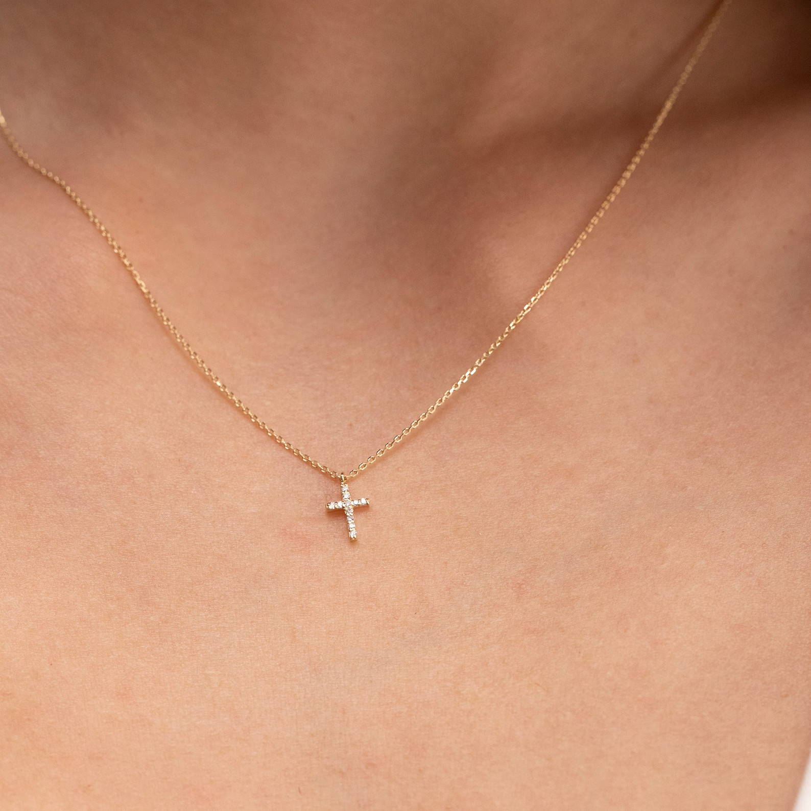Lab Grown 1.00 Ct Round Cut EF VS Diamond Cross Shape Necklace in 14K Solid Gold