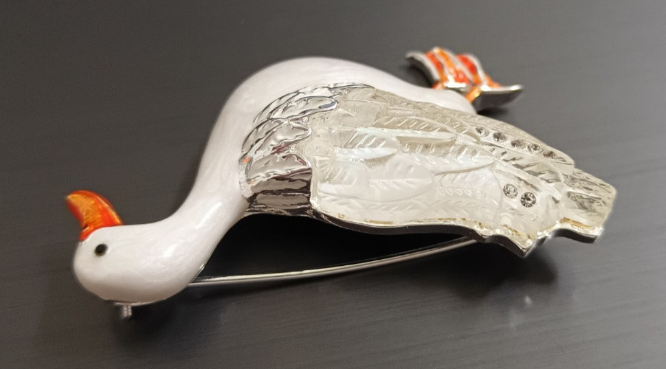 New Napier Silver Tone White Duck Pin