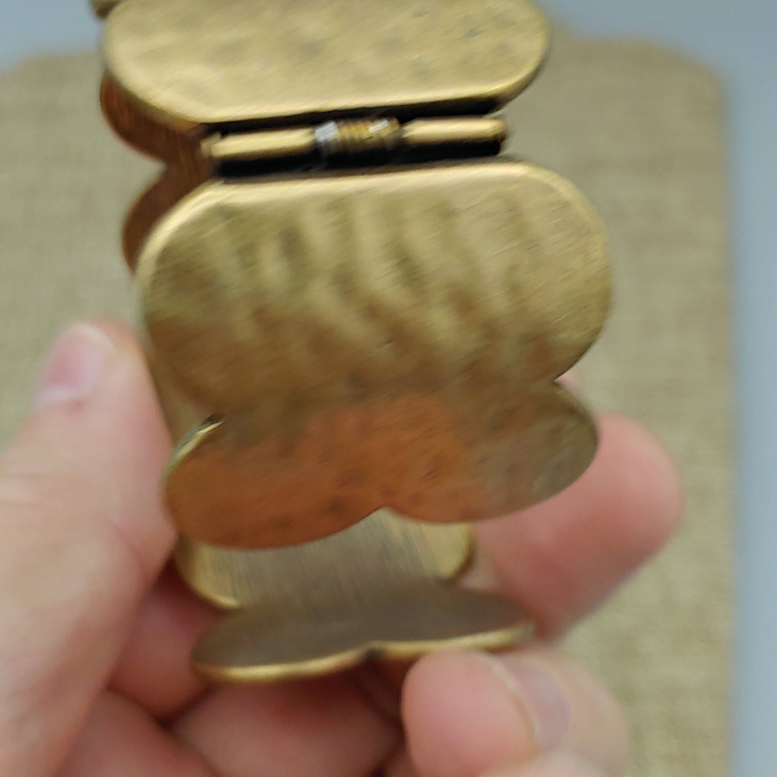 Coldwater Creek Hammered Brass Cuff Bracelet Brass Tone Scalloped Edges 36mm 7″