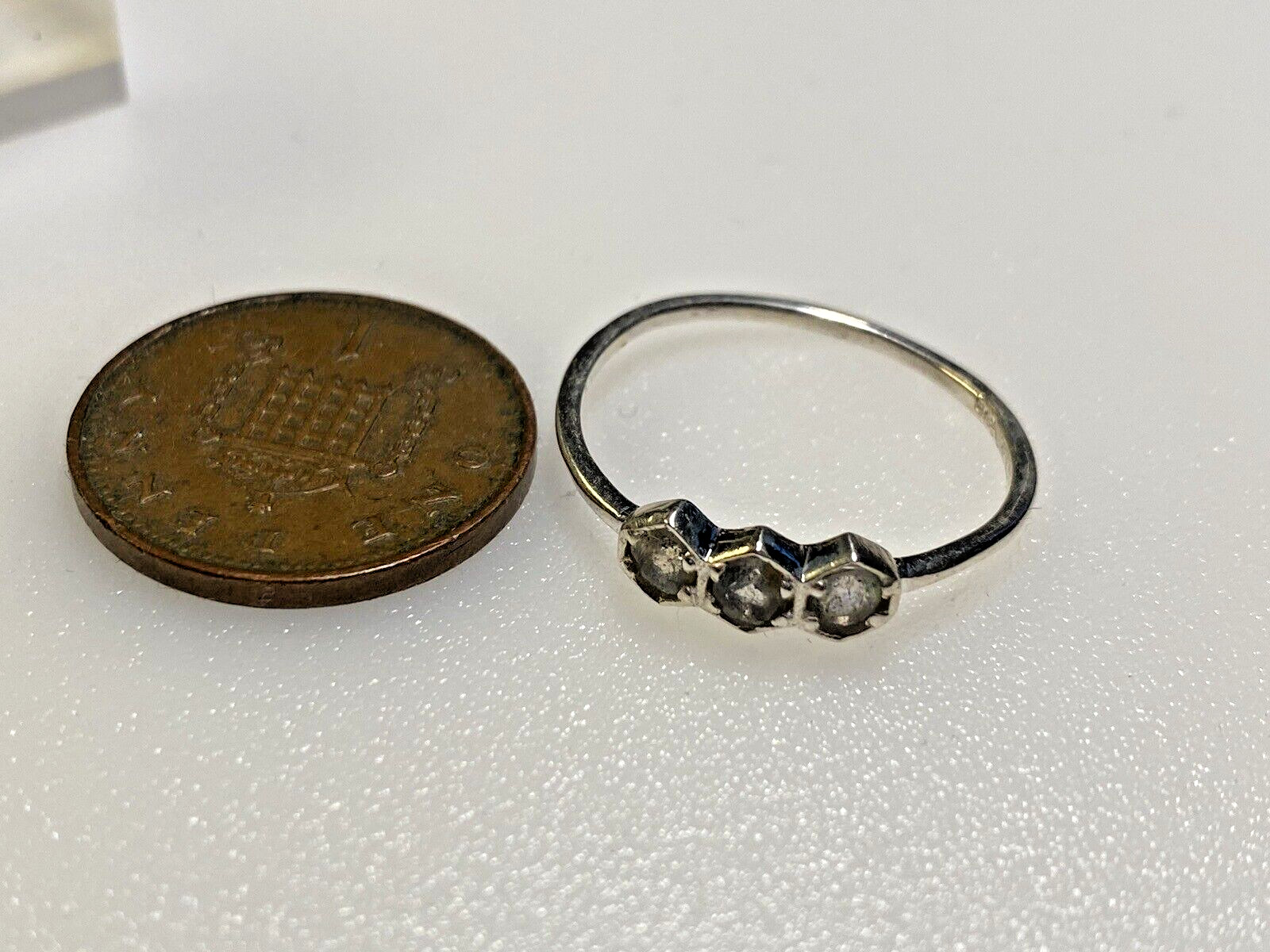 Sterling Silver 925 Ring Three Small Crack Crystal Stones 1.30g Size S