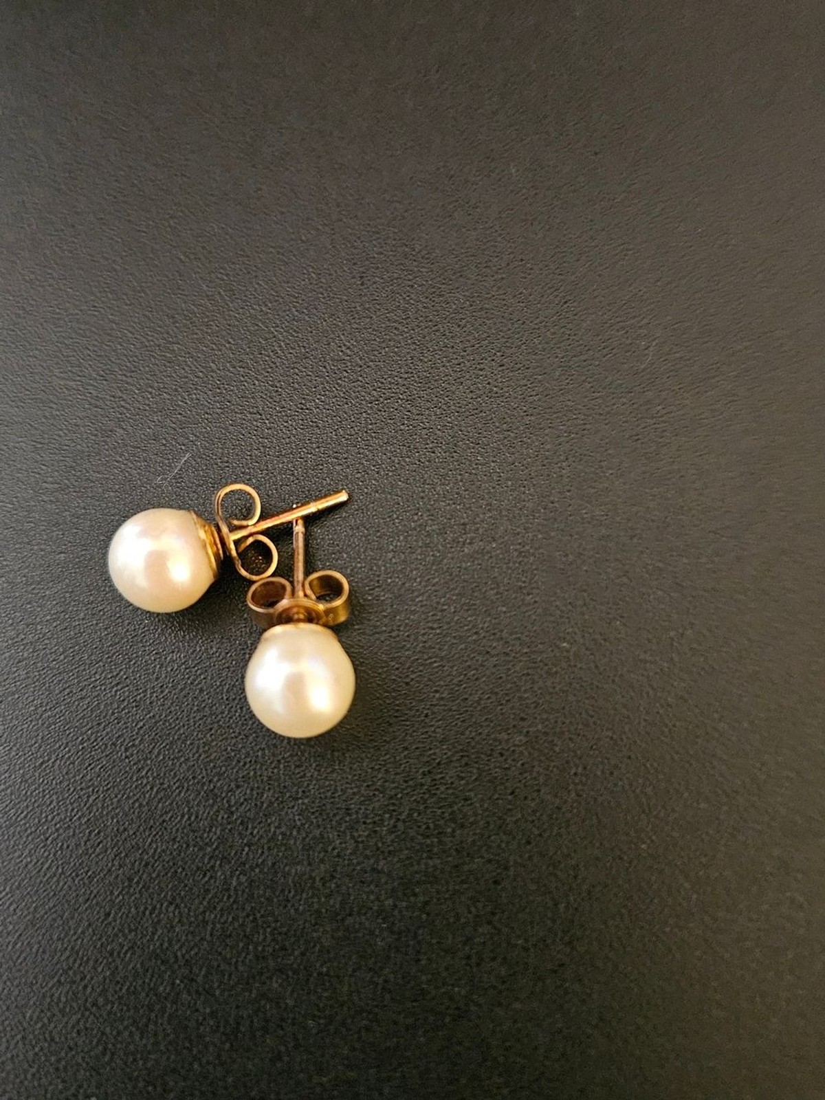 Classic Pearl Stud Earrings in Cream with 9 Ct Gold Studs