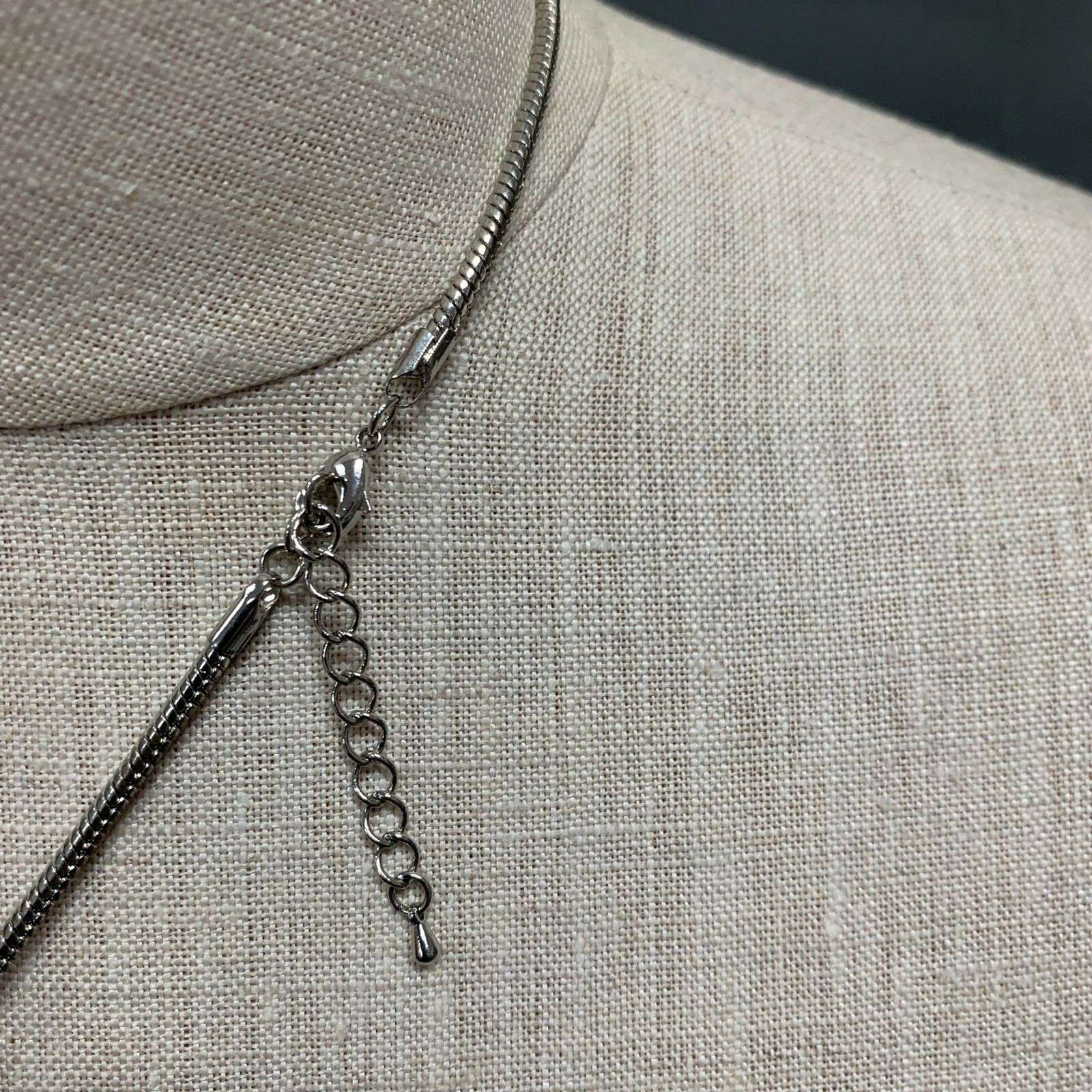 Silver-tone Chain Necklace Green Multicolor Oval Pendant