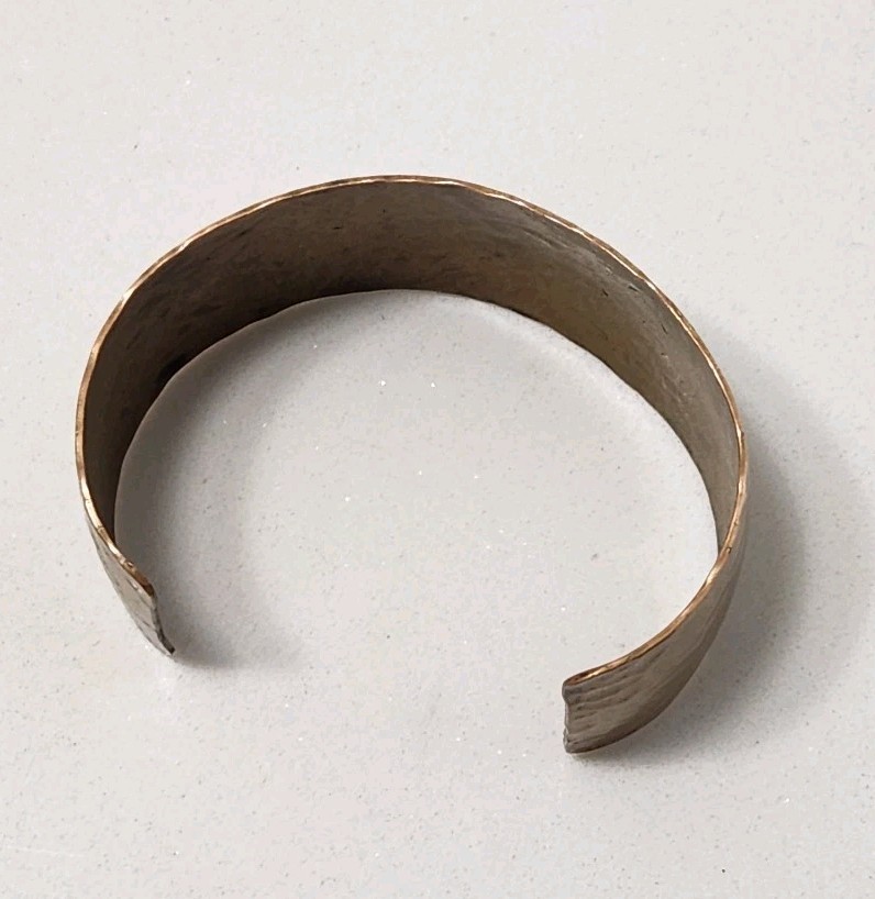 1970s Mexico Cobre Hammered Copper Cuff Bracelet 1″ Wide Retro Modernist 30g Vtg