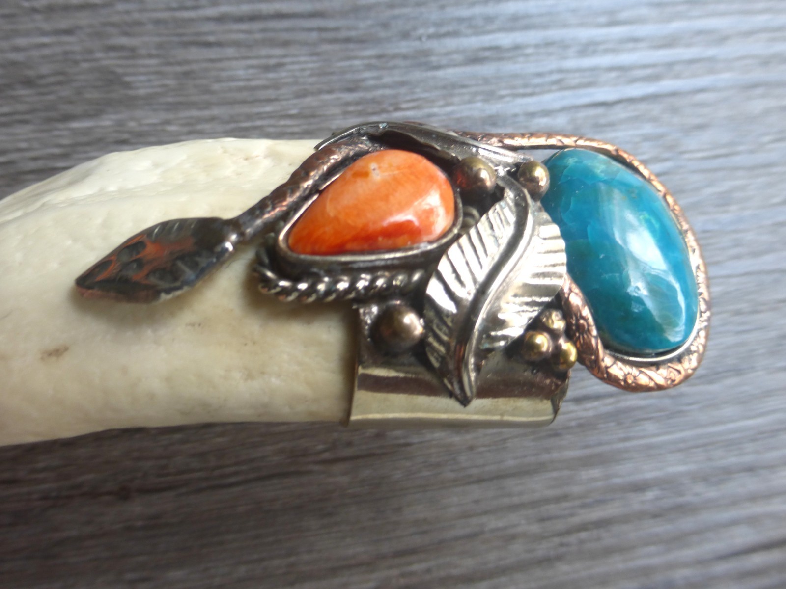 Vintage Tusk Pendant – Silver – Peruvian Artwork – Spondylus- Chrysocolla Stone