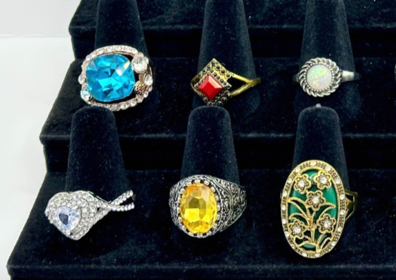 Lot 12 Fashion Rings Contemporary Sizes 9-9.5 R-103