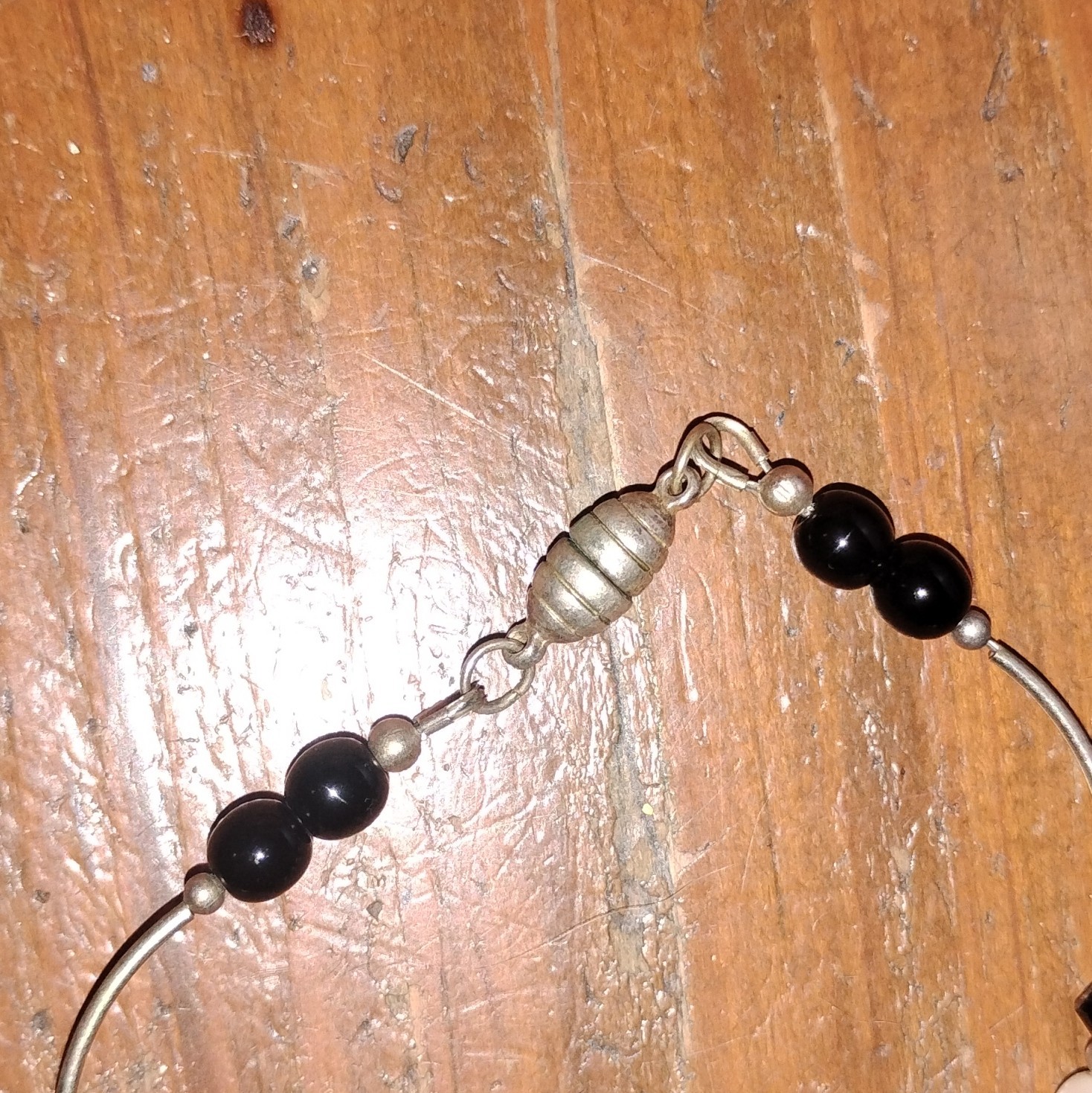 Black & White Glass Beaded Necklace Heart Charm Pendant Magnetic Clasp Closure