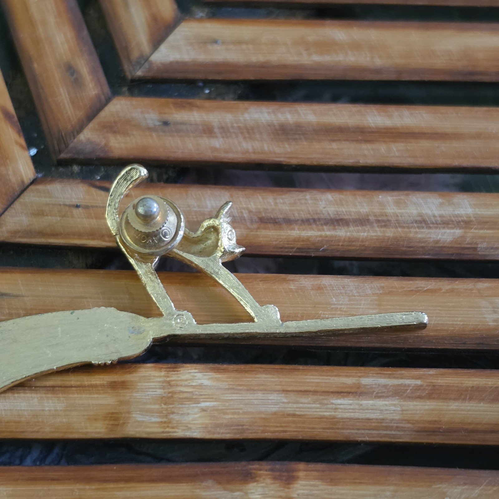 VTG Avon Gold Tone Cat Flying On Broom Brooch Costume Jewelry No Box