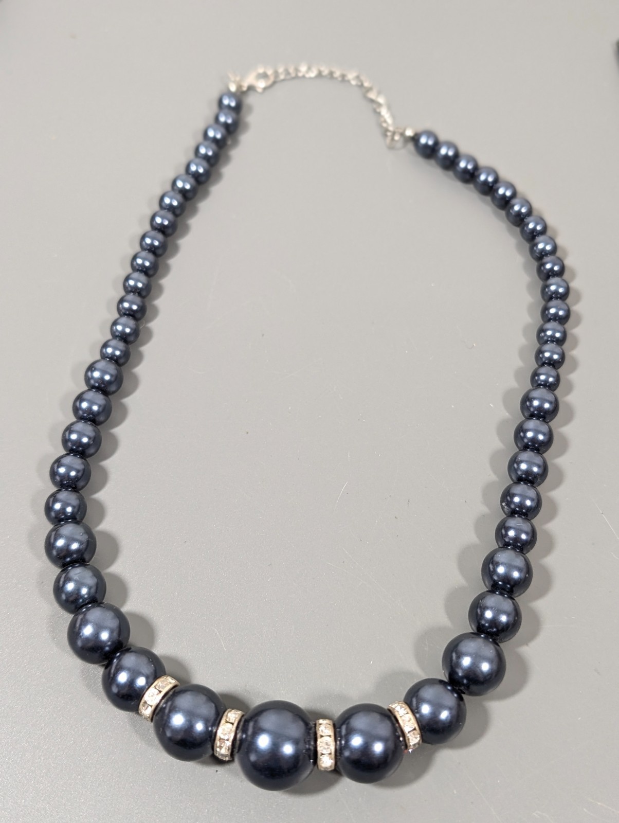 Elegant Gray Faux Pearl Rhinestone Graduated Bead Necklace Retro 20 in