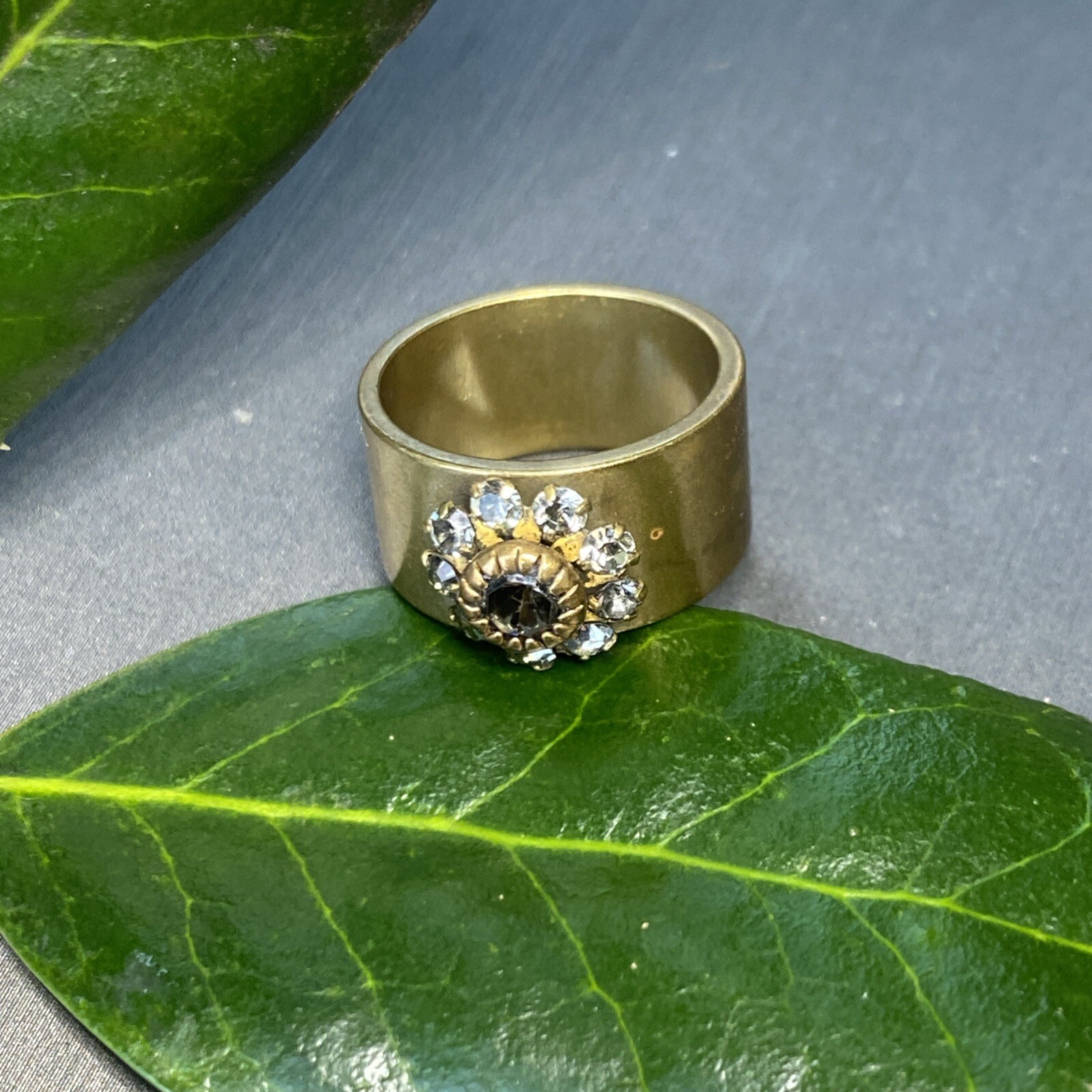 Vintage Bronze Halo Ring Band Estate Jewelry Pre-Owned Crystal Flower Size 5.5
