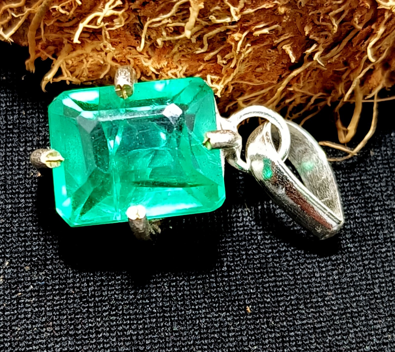 Certified 19.60 Ct Stunning Emerald 925 Solid Silver Emerald CutPendant Gemstone