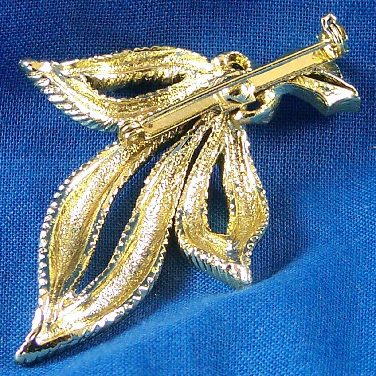 Vintage Pin Leaf Leaves Floral Bouquet Textured Shiny Goldtone Metal Brooch