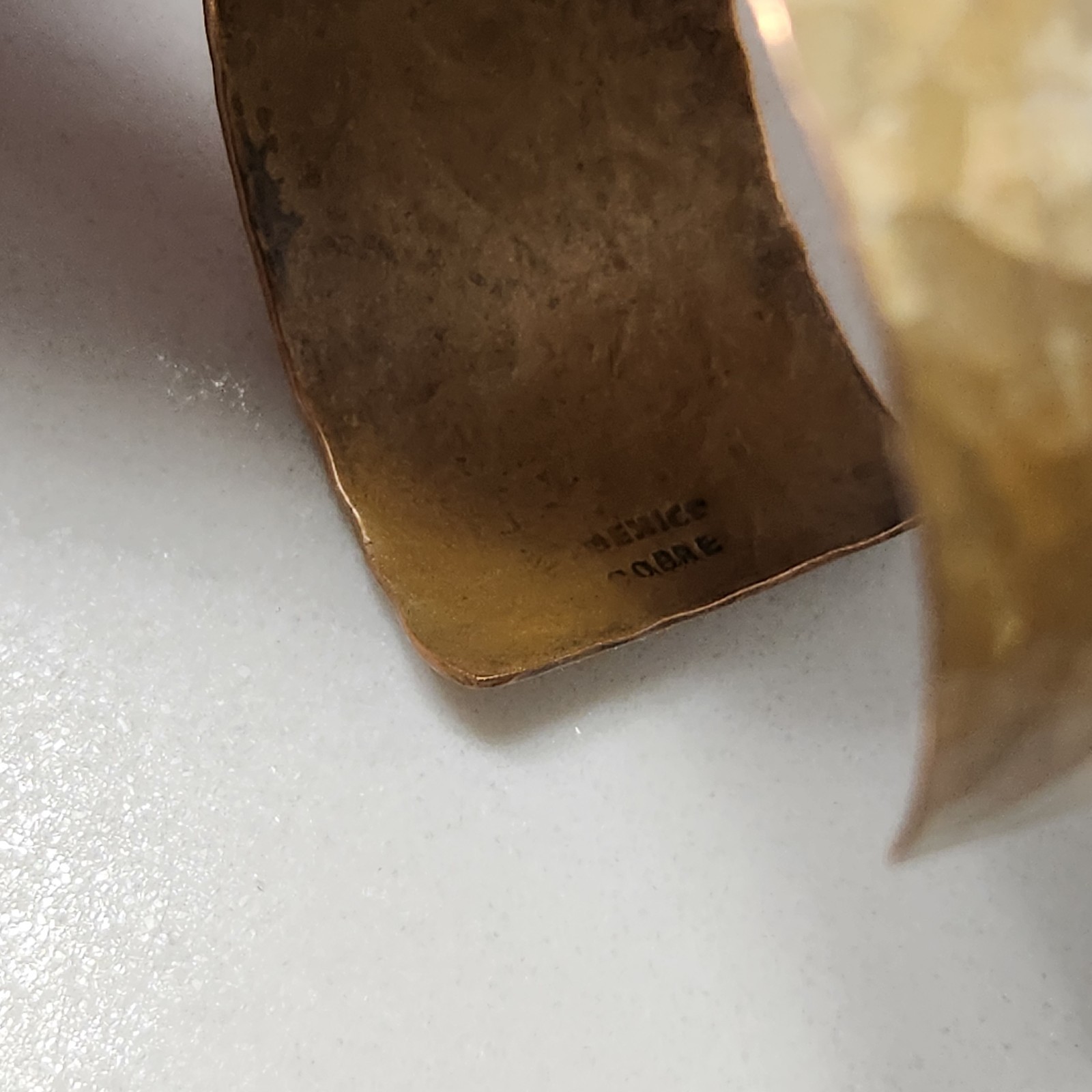 1970s Mexico Cobre Hammered Copper Cuff Bracelet 1″ Wide Retro Modernist 30g Vtg