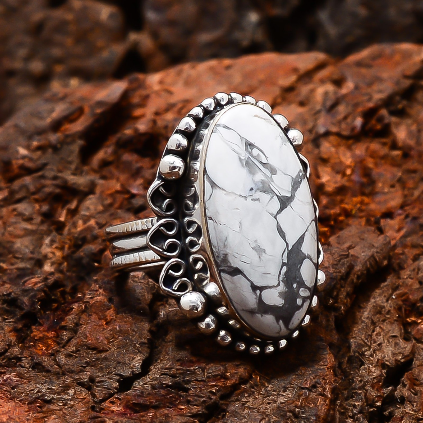 White Howlite – United States Sterling Silver Bold Oval Statement Ring S.7.5 79