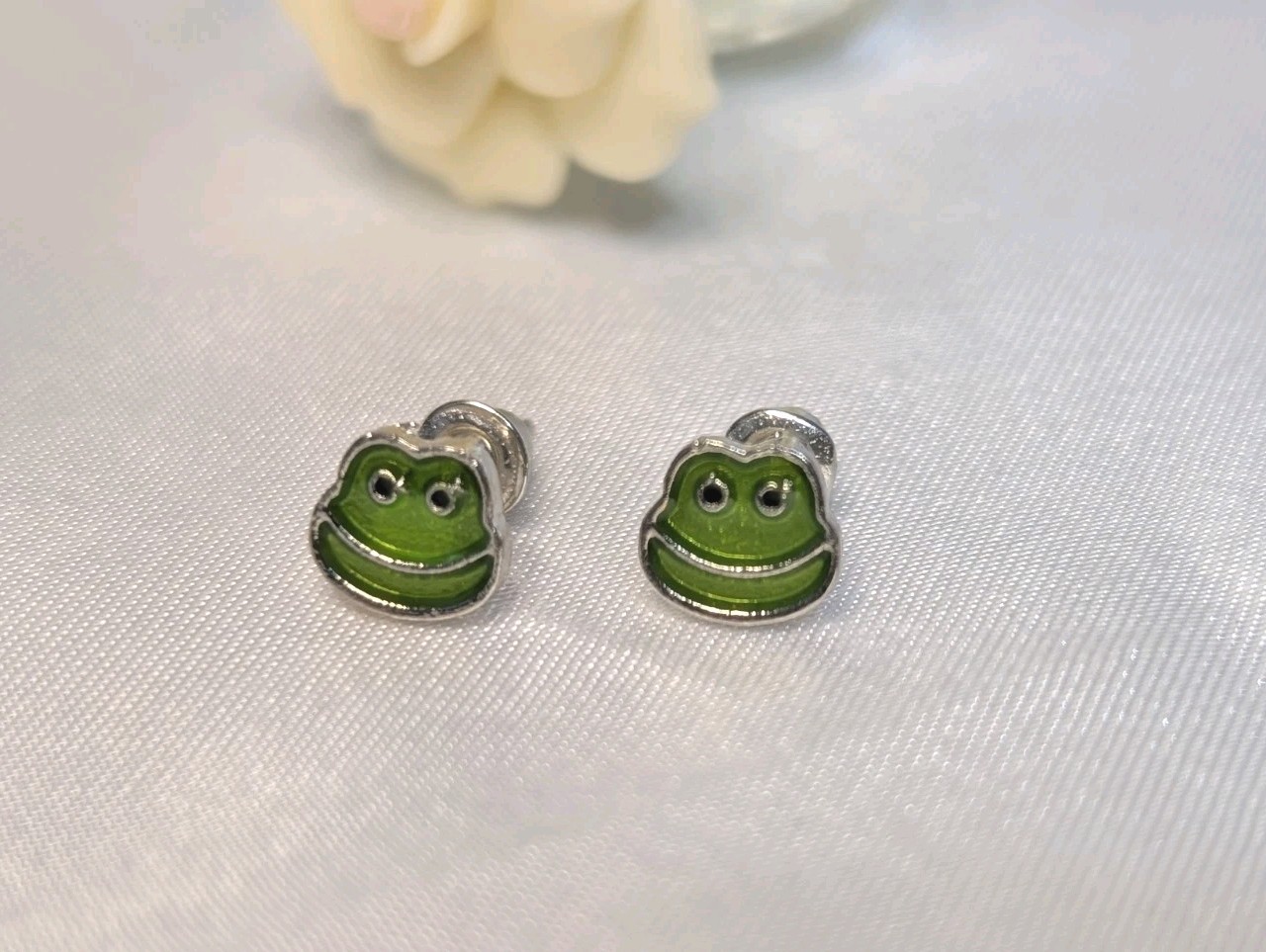 NEW Earrings Green Frog 🐸 Sterling Silver Studs Painted Fashion Earrings