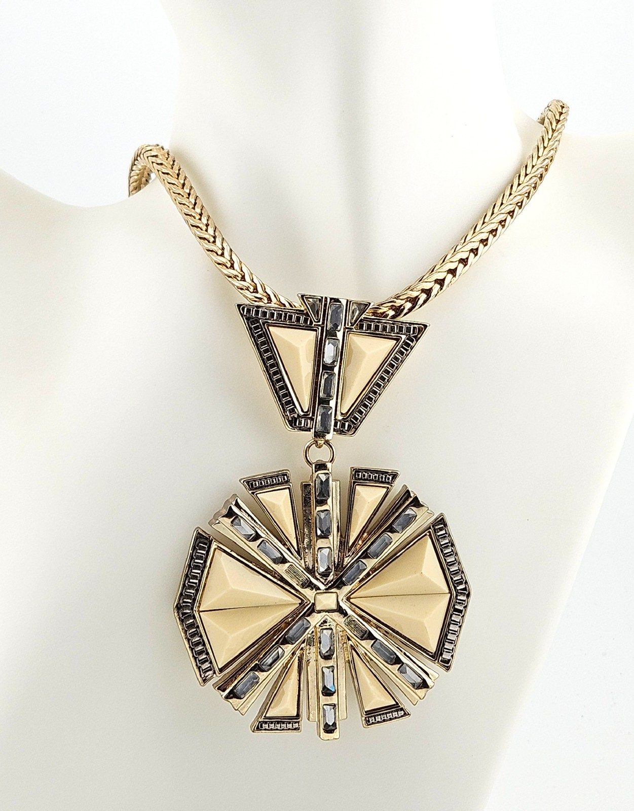 Vince Camuto Necklace Gold Tone Box Chain Large Pendant SEE DESCRIPTION J19-4271