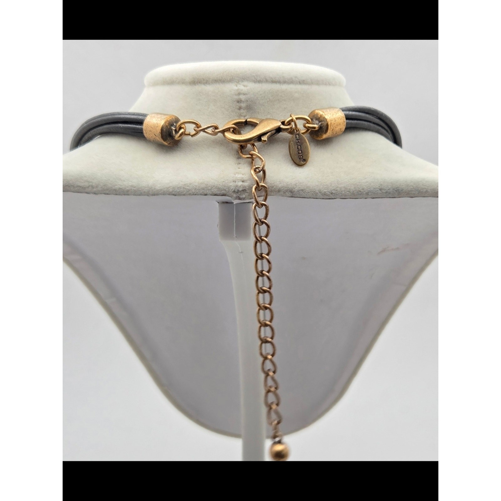 Chico’s Mid-Century Modern Style Resin & Brass Pendant Necklace Multi-Strand Cor
