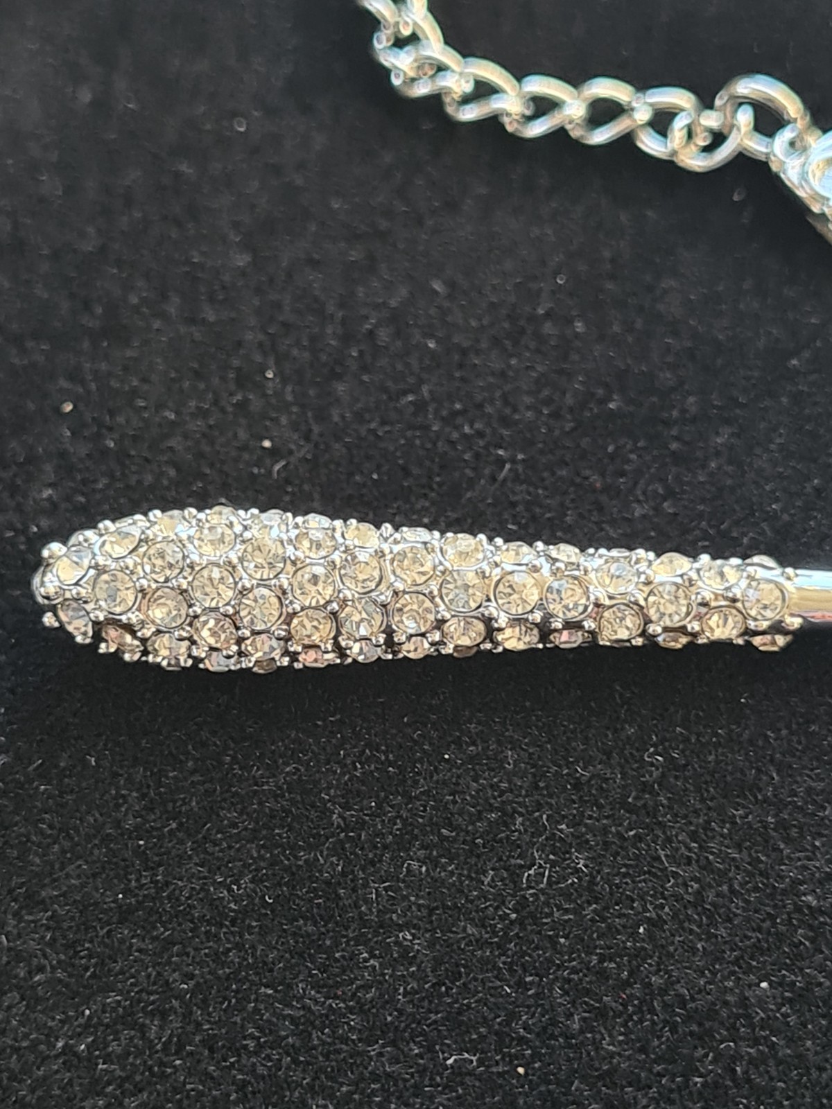 Debenhams Silver Tone Chain With Clear Rhinestones Sport Bat Design Very Good.