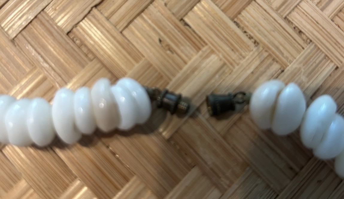 VTG Authentic 17” 30g Puka Shell Hawaii Barrel Closure Surfer Necklace Natural
