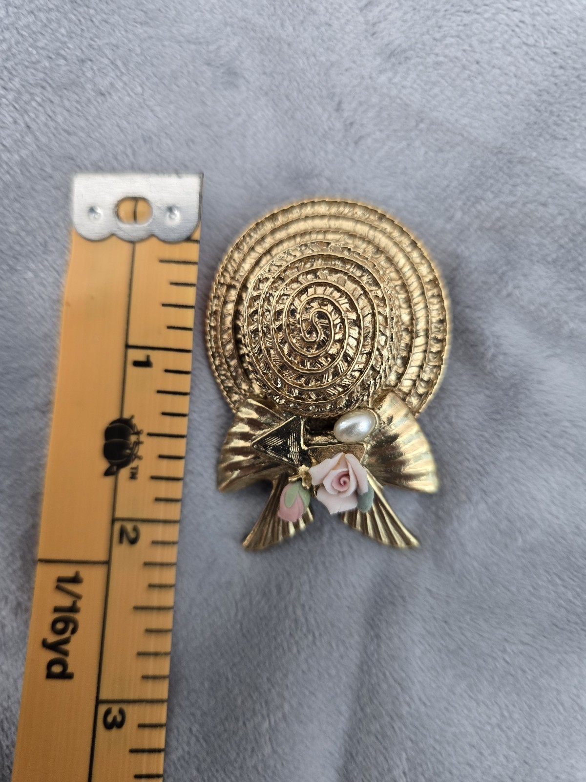 1928 Brand Straw Hat with Rose and Faux Pearl Gold Tone Pin Brooch Approx 2.5 In