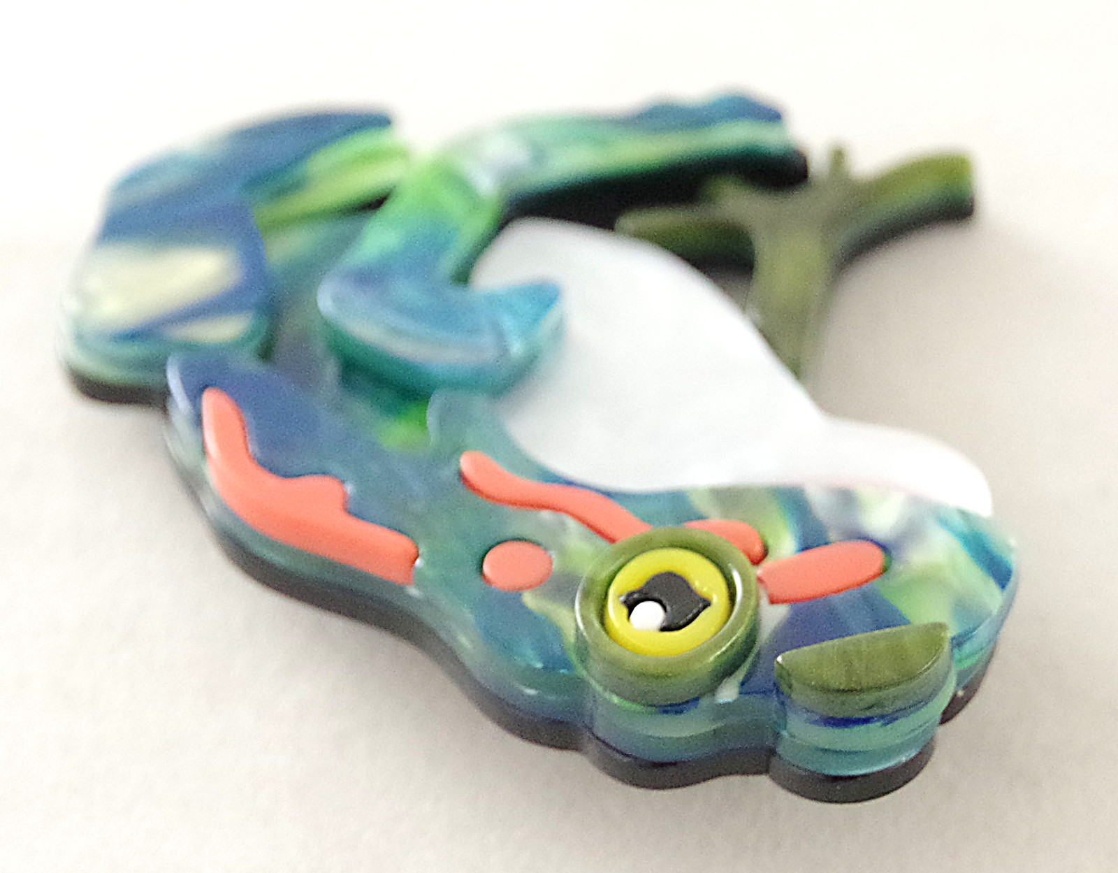 2.25″ NWOT DESIGNER STYLE BEAUTIFUL RAINFOREST FROG LAYERED ACRYLIC BROOCH PIN