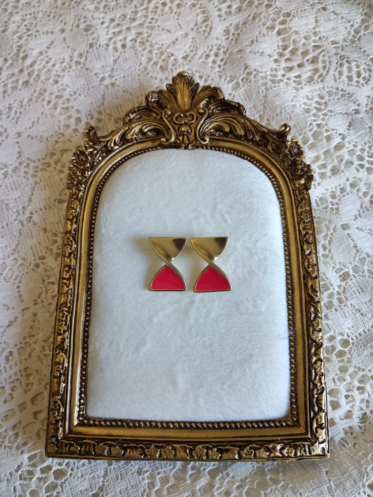 vintage Gold Tone Red Triangle Stud Post Earrings Metal Butterfly Closure Lobe