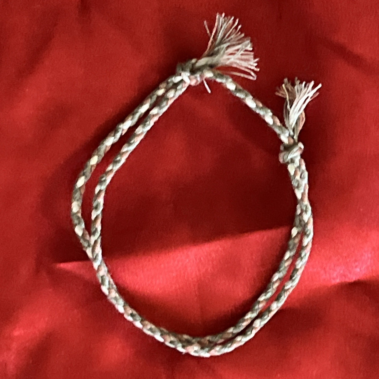 NEW BOHO BRAIDED THREAD FRIENDSHIP BRACELET ADJUSTABLE GRAY ROSE WHITE NIP
