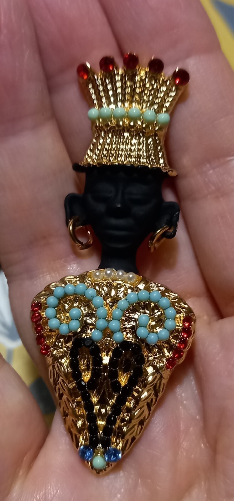 VINTAGE STYLE BLACK AFRICAN MAN SPARKLY RED & AQUA GOLDTONE BROOCH STUNNING
