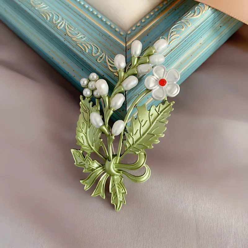 Palace Retro Brooch Enamel Coat Suit Pin Accessory Exquisite Corsage Badge Gift