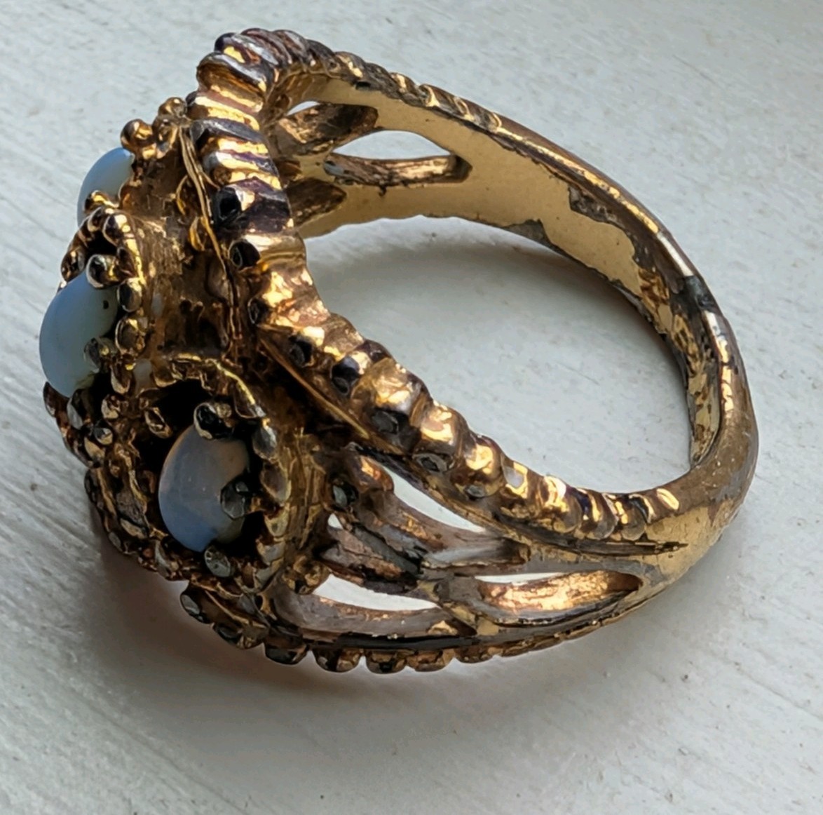 Vintage Yellow Electroplated Synthetic Opal Fashion Ring
