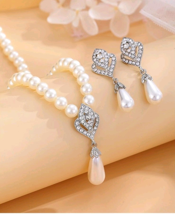 4 Piece Pearl Bridal Set With Necklace Earings And Flower Broch Pin Silver