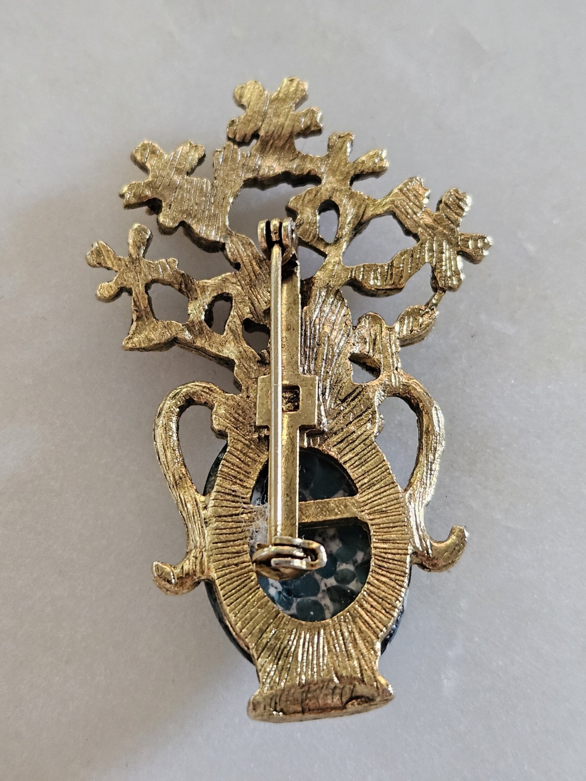 Vintage Gold-Tone Metal Vase Of Flowers Brooch Pin Blue Multicolor Rhinestones