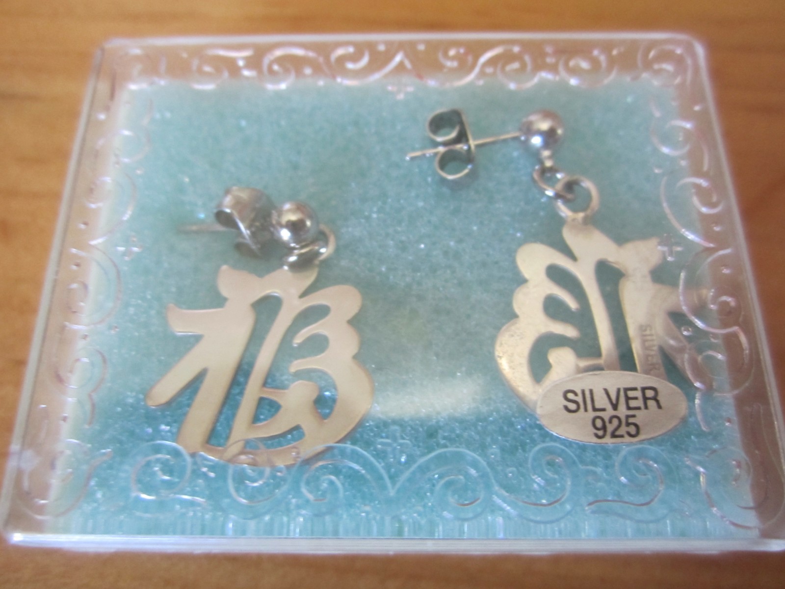 5 Pairs of Earrings of Various Designs (1 indicates 900 Silver, 1 Alpaca Mexico)
